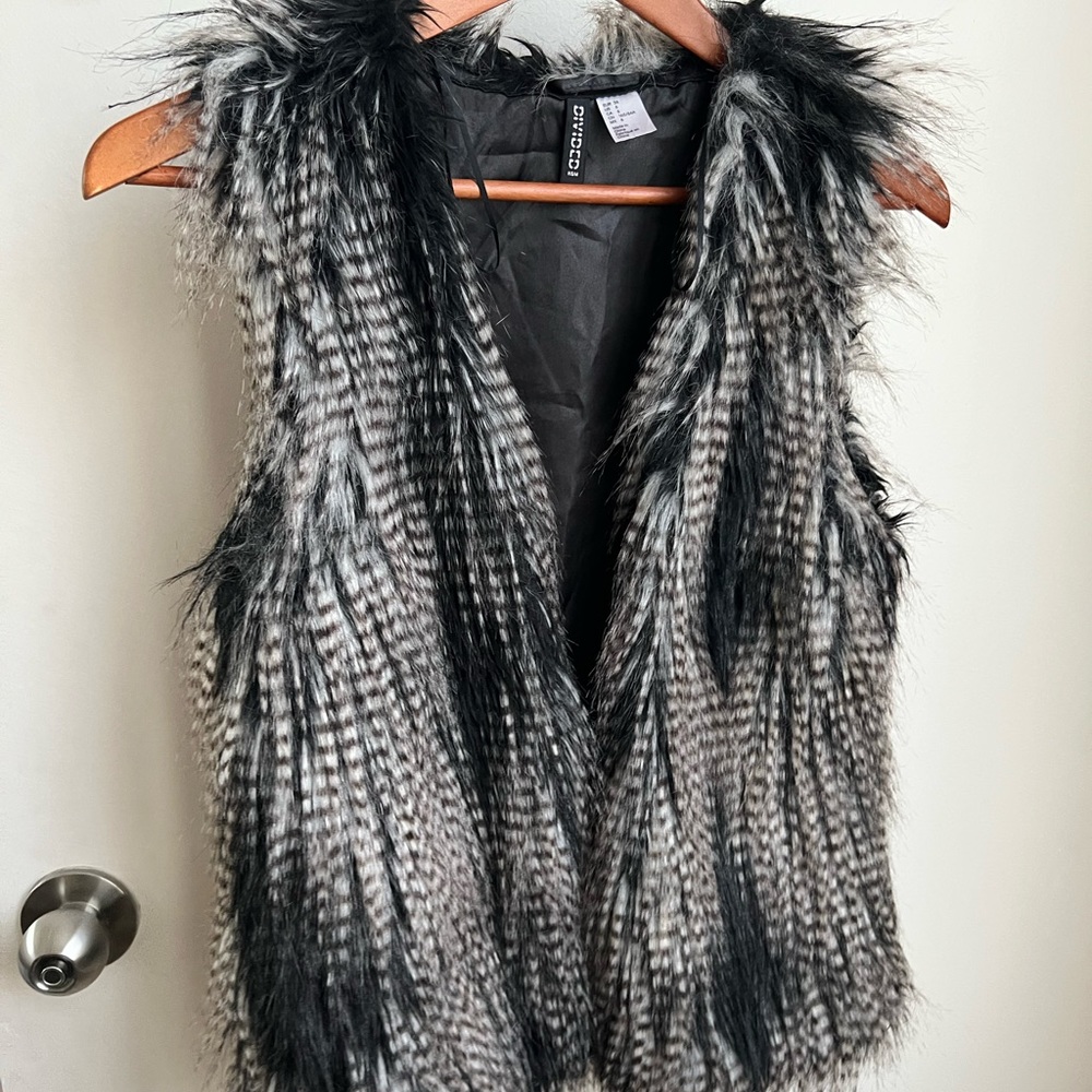 DIVIDED Faux Ostrich Fur Vest Size 6